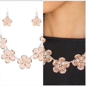 NO COMMON DAISY ROSE GOLD NECKLACE/EARRING SET